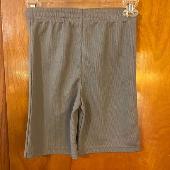 💰3/$15 Sale💰Marvel SpiderMan Gray Athletic Shorts with Spiderwebs Logo - Picture 2 of 3